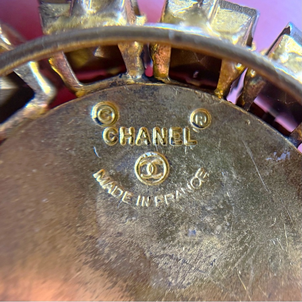 💥SOLD💥 CHANEL 💎 Ultra Rare Vintage XL Barbie CC Rhinestone Pearl Clip Earrings - Picture 9 of 10